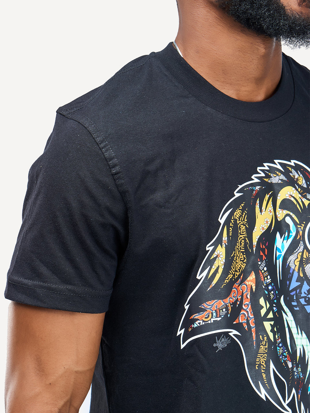 Kitu Kali Graphic Ts: Black with Simba