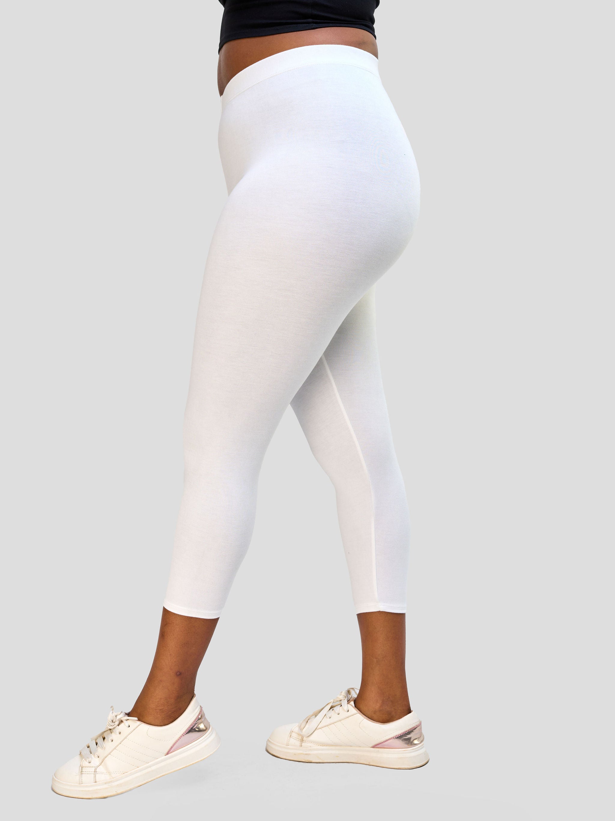 Vivo Essentials Capri Leggings - White